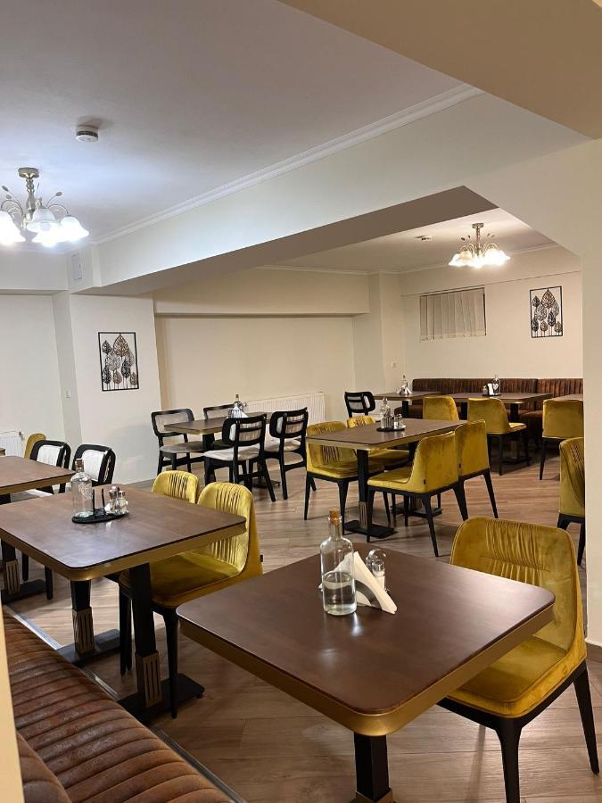 Camere De Inchiriat Elisei ทิมิชัวรา ภายนอก รูปภาพ